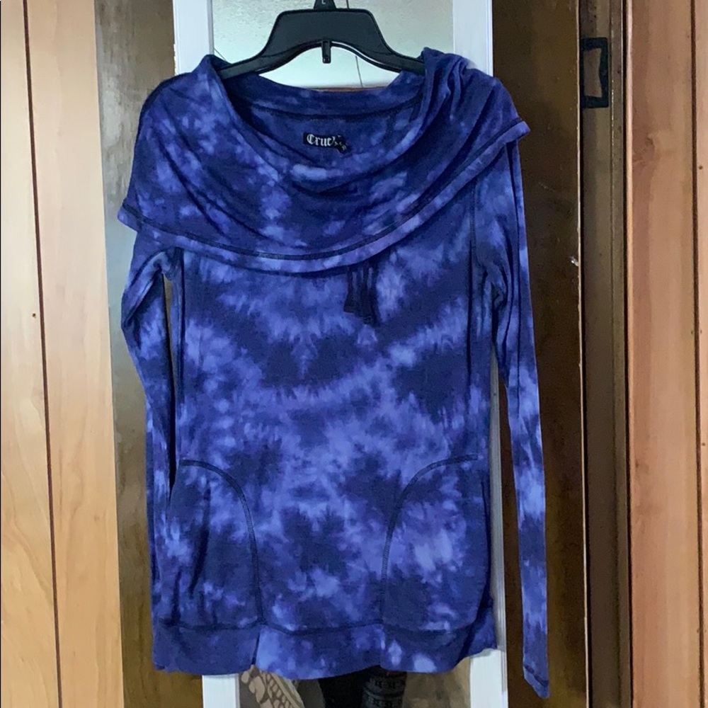 Tie die shirt with pockets!